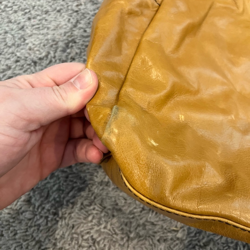 Hobo Sheila Large Satchel in Natural Crossbody Bag - Picture 9 of 11